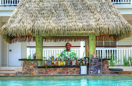 Fidji - Iles Mamanuca - Malolo Island Resort - Bar de la piscine