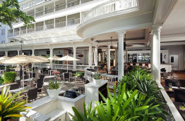 Hawaii - Oahu - Honolulu Waikiki - Moana Surfrider, A Westin Resort & Spa - Veranda at the Beachhouse