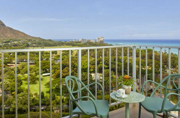 Hawaii - Oahu - Honolulu Waikiki - Queen Kapiolani Hotel - Premier Ocean View Room