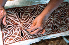 Samoa - Savai'i - Création du Tapa © Samoa Tourism, David Kirkland