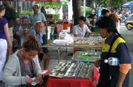 Thailande - Promenade au marché aux amulettes