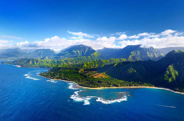 Hawaii - Kauai - Vue aérienne de la Napali Coast ©Shutterstock, mnstudio