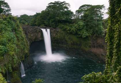 Big Island - Hilo - Anuenue Falls © HTA - Elizabeth Brentano