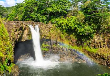 Hawaii - Big Island - Hilo - Raimbow Falls @ Shutterstock - Emperorcosar