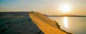 Désert, dunes et Mer intérieure au Qatar © Shutterstock - Brian Scantlebury