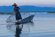 Myanmar - Pêcheur Intha sur le Lac Inle © Marc Dozier
