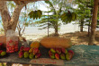 Nouvelle-Calédonie - Côte Est - Etal de fruits © Photothèque Ultramarina, Julia Christophe