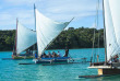 Nouvelle-Calédonie - Ile des Pins - Pirogues dans la baie d?Upi © Laurent Brizard