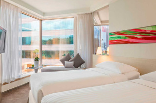 Hong Kong - The Royal Pacific Hotel & Towers - Premier Room