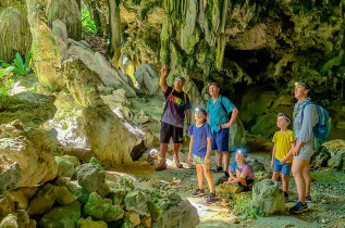 Iles Cook - Atiu - Aventure dans la grotte aux oiseaux Kopeka © Cook Islands Tourism, Daniel Fisher