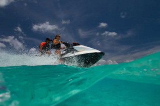 Polynésie française - Bora Bora - Tour guidé en Jet Ski © Wim Lippens