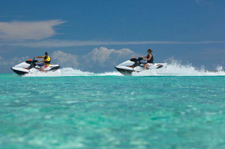 Polynésie française - Bora Bora - Tour guidé en Jet Ski © Wim Lippens