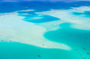 Polynésie française - Fakarava - Randonnée palmée dans le lagon de Fakarava © Tahiti Tourisme, Jim Winter