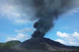 Vanuatu - Tanna - Tanna Ultimate Volcano Safari © Evergreen Resort