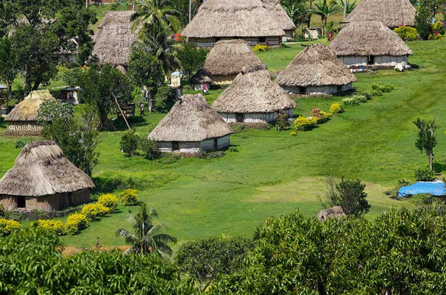 Fidji - Viti Levu - Journée au village de Navala © Don Mammoser, Shutterstock