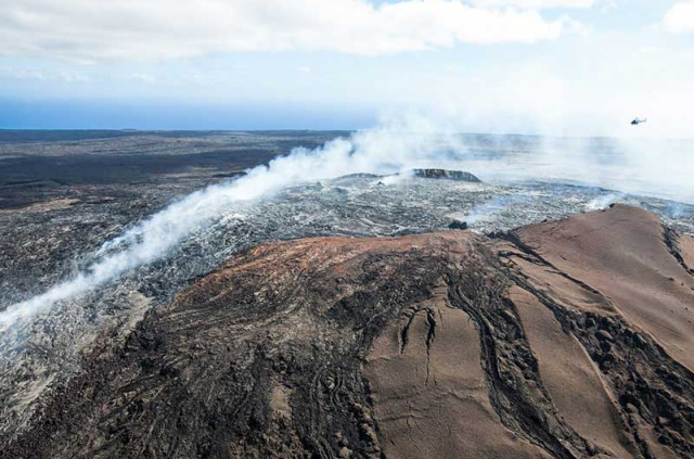 Hawaii - Big island - Découverte des volcans en hélicoptère et à pied © Hawaii Tourism Authority, Cameron Brooks