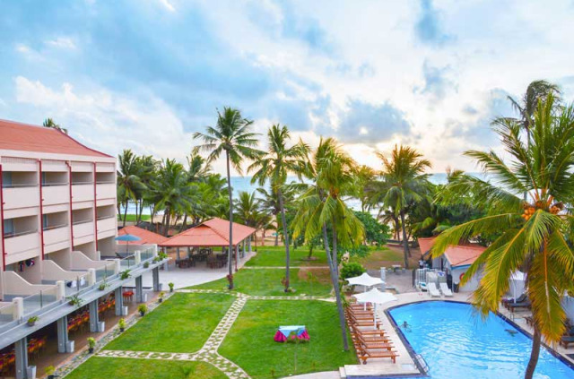 Sri Lanka - Negombo - Paradise Beach - Vue générale sur la piscine et la plage © Paradise Beach Negombo